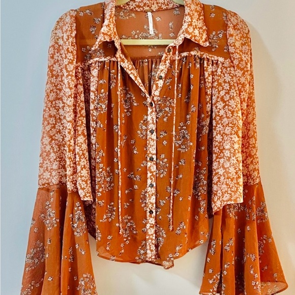 NWOT Free People Serena Bell sleeves blouse. - Picture 3 of 8